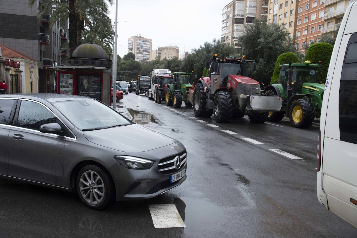 Fotos: Centenares de camioneros colapsan las calles de Cartagena, en imágenes