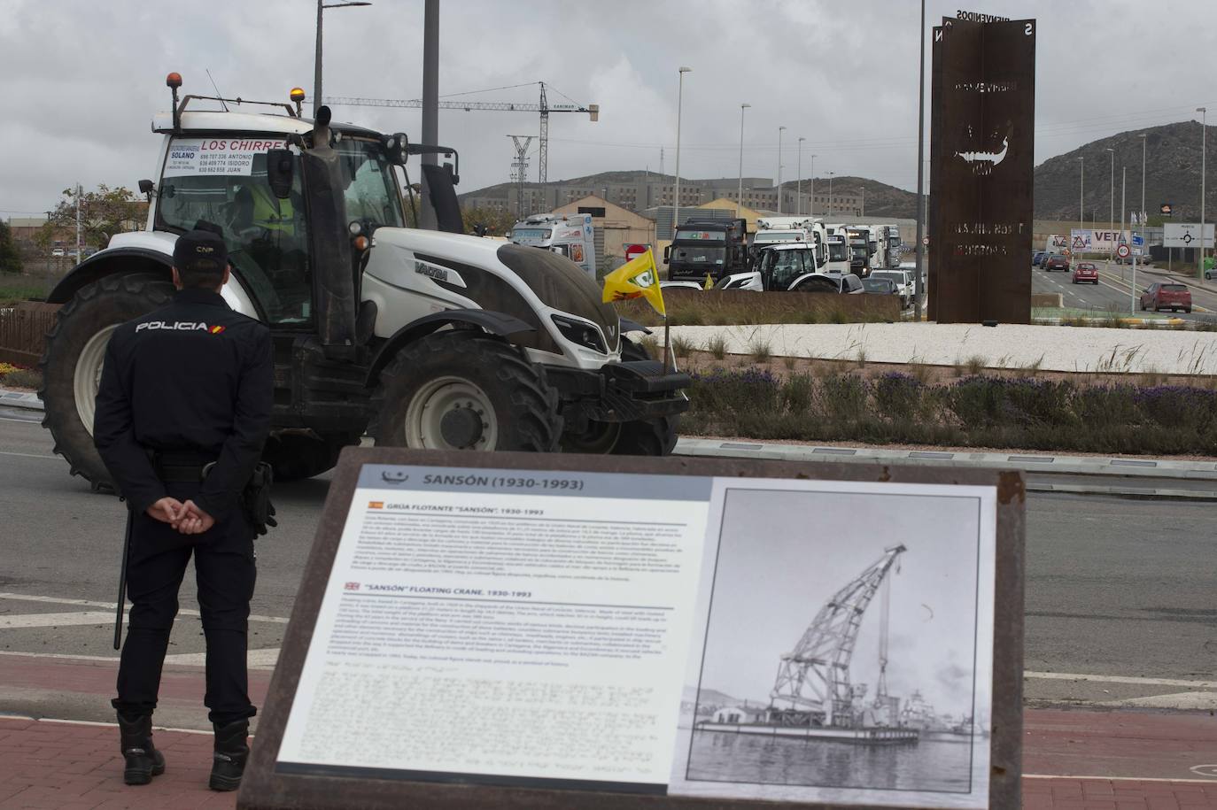 Fotos: Centenares de camioneros colapsan las calles de Cartagena, en imágenes