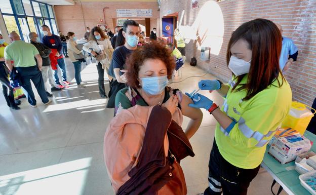 Crecen los contagios por Covid en la Región de Murcia con respecto a la semana pasada, pero se reducen los ingresos