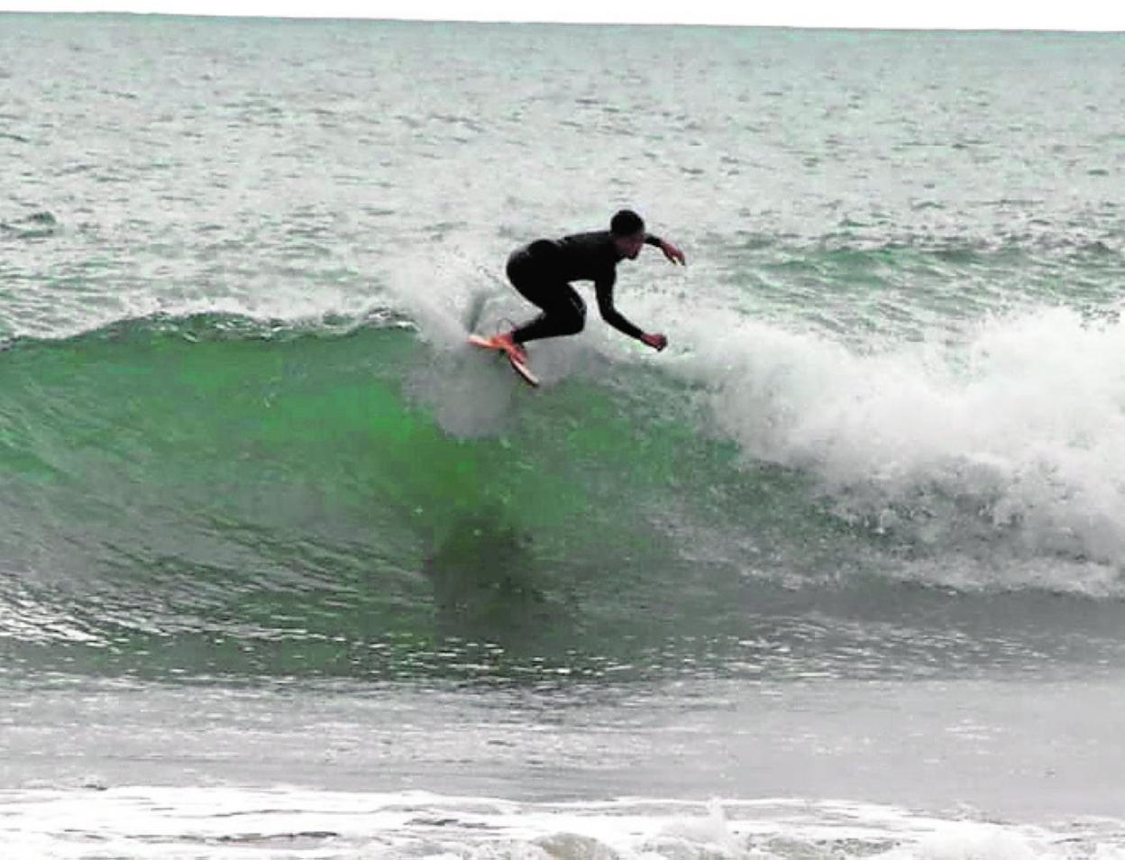 Participante en la I Copa de surf del Mediterráneo disputada el fin de semana en la bahía de Mazarrón.