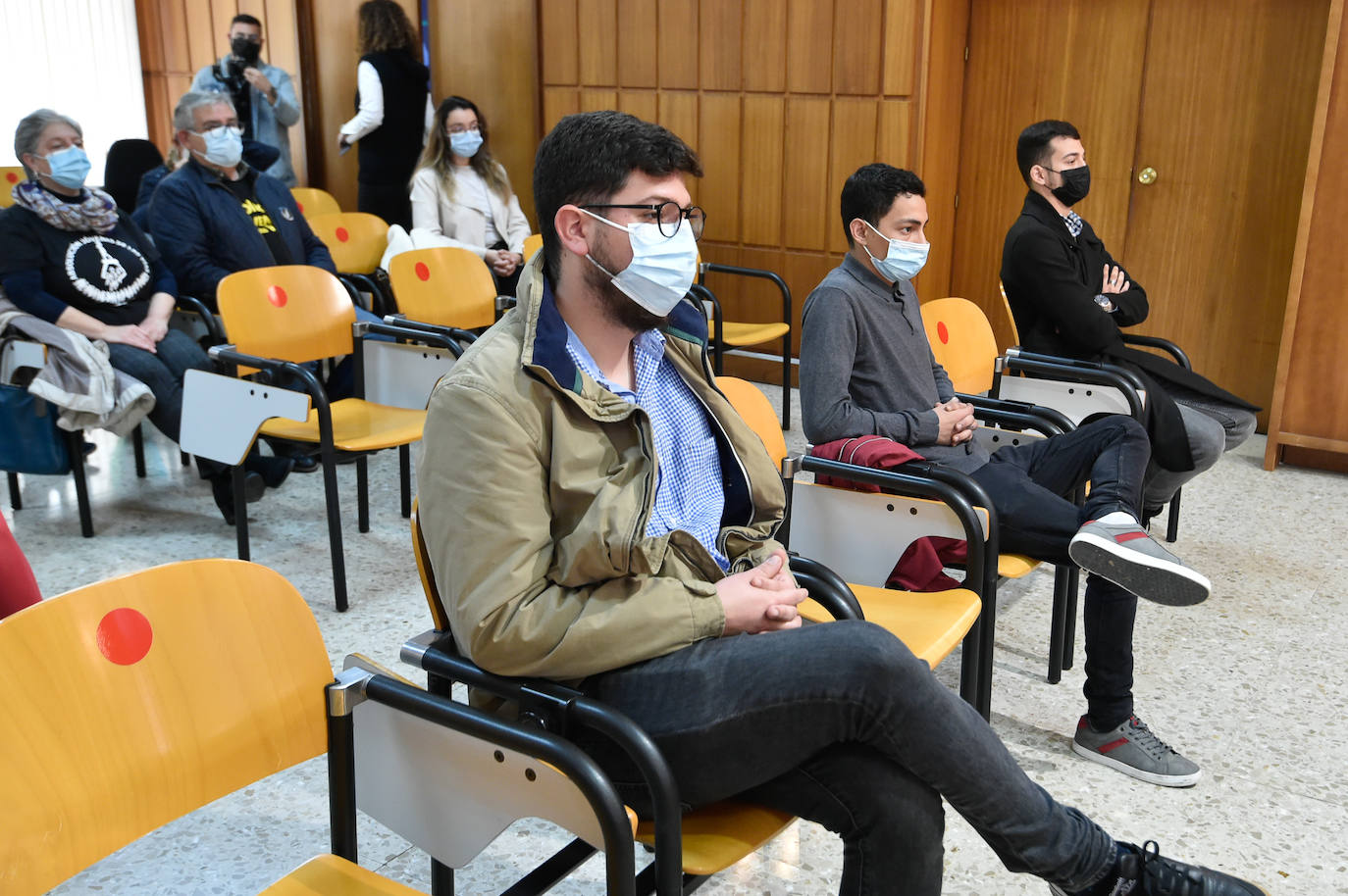 Fotos: Arranca el juicio contra los jóvenes acusados de causar daños en las vías del tren a su paso por Murcia