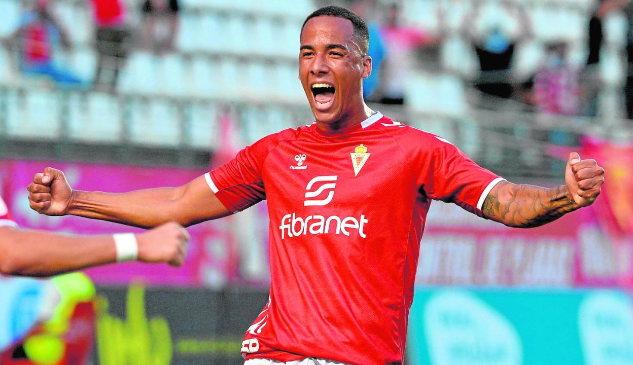 Ismael Athuman celebra el gol que le marcó al Alzira, el pasado 3 de octubre. 