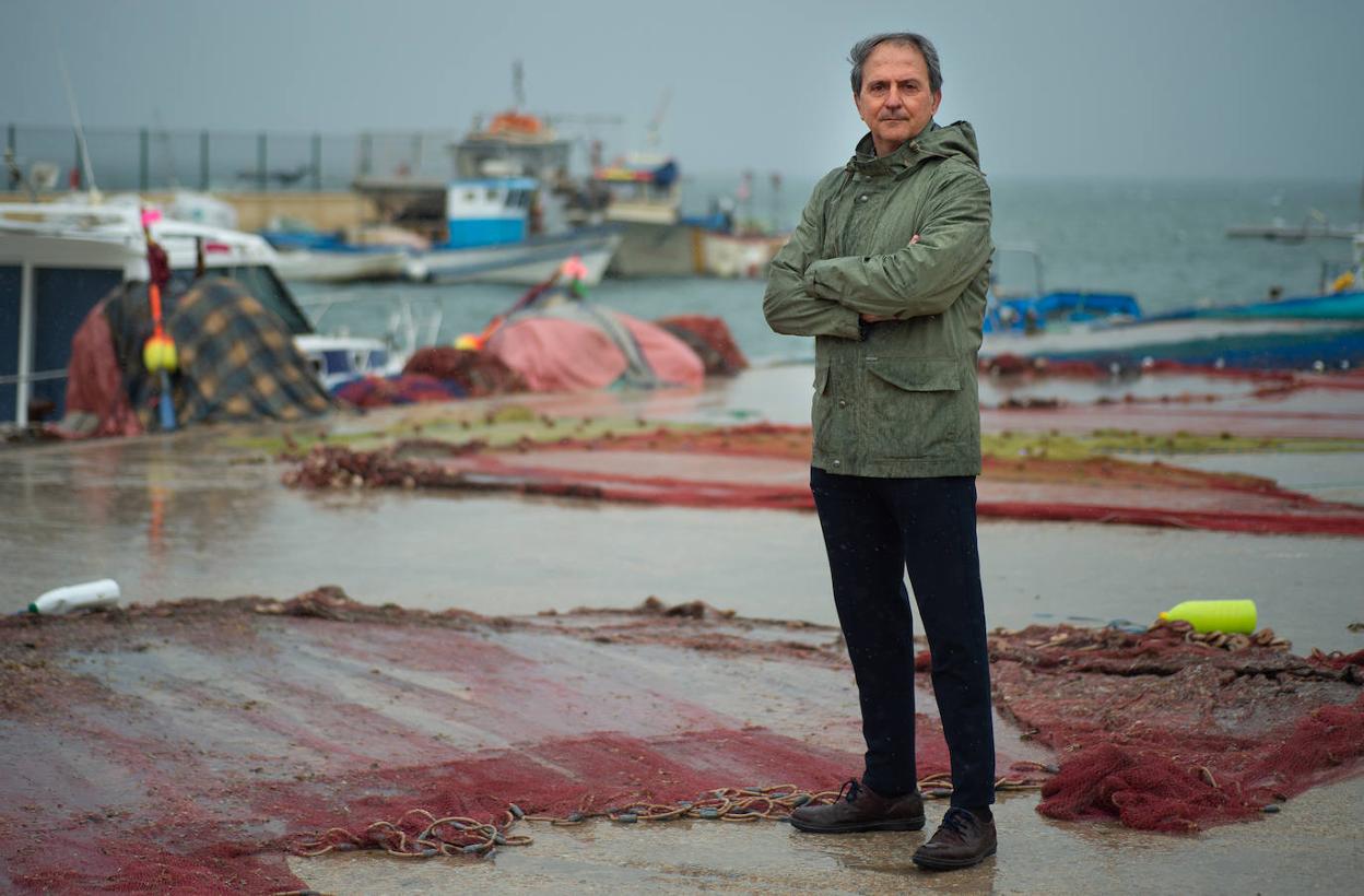 Emilio María Dolores Pedrero, el miércoles, en el puerto pesquero de Lo Pagán.