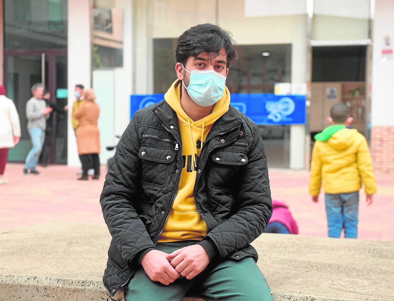 Ahmad Fayad,junto a las oficinas de Cepaim, en Murcia, esta semana.