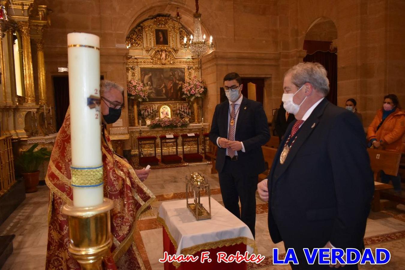 La basílica de la Vera Cruz volvió a acoger el ritual de la Bendición de la Naturaleza con la Sagrada Reliquia. La ceremonia se ha realizado esta tarde y se ha iniciado en el interior del templo para trasladarse después a la Capilla de los Conjuros. 