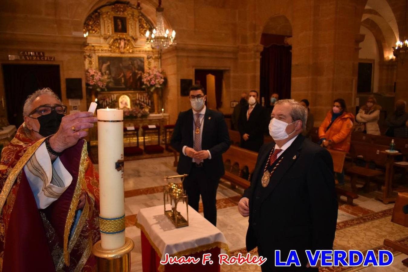 La basílica de la Vera Cruz volvió a acoger el ritual de la Bendición de la Naturaleza con la Sagrada Reliquia. La ceremonia se ha realizado esta tarde y se ha iniciado en el interior del templo para trasladarse después a la Capilla de los Conjuros. 