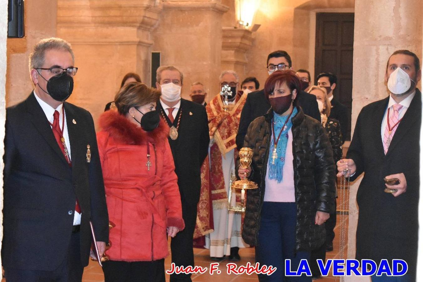 La basílica de la Vera Cruz volvió a acoger el ritual de la Bendición de la Naturaleza con la Sagrada Reliquia. La ceremonia se ha realizado esta tarde y se ha iniciado en el interior del templo para trasladarse después a la Capilla de los Conjuros. 