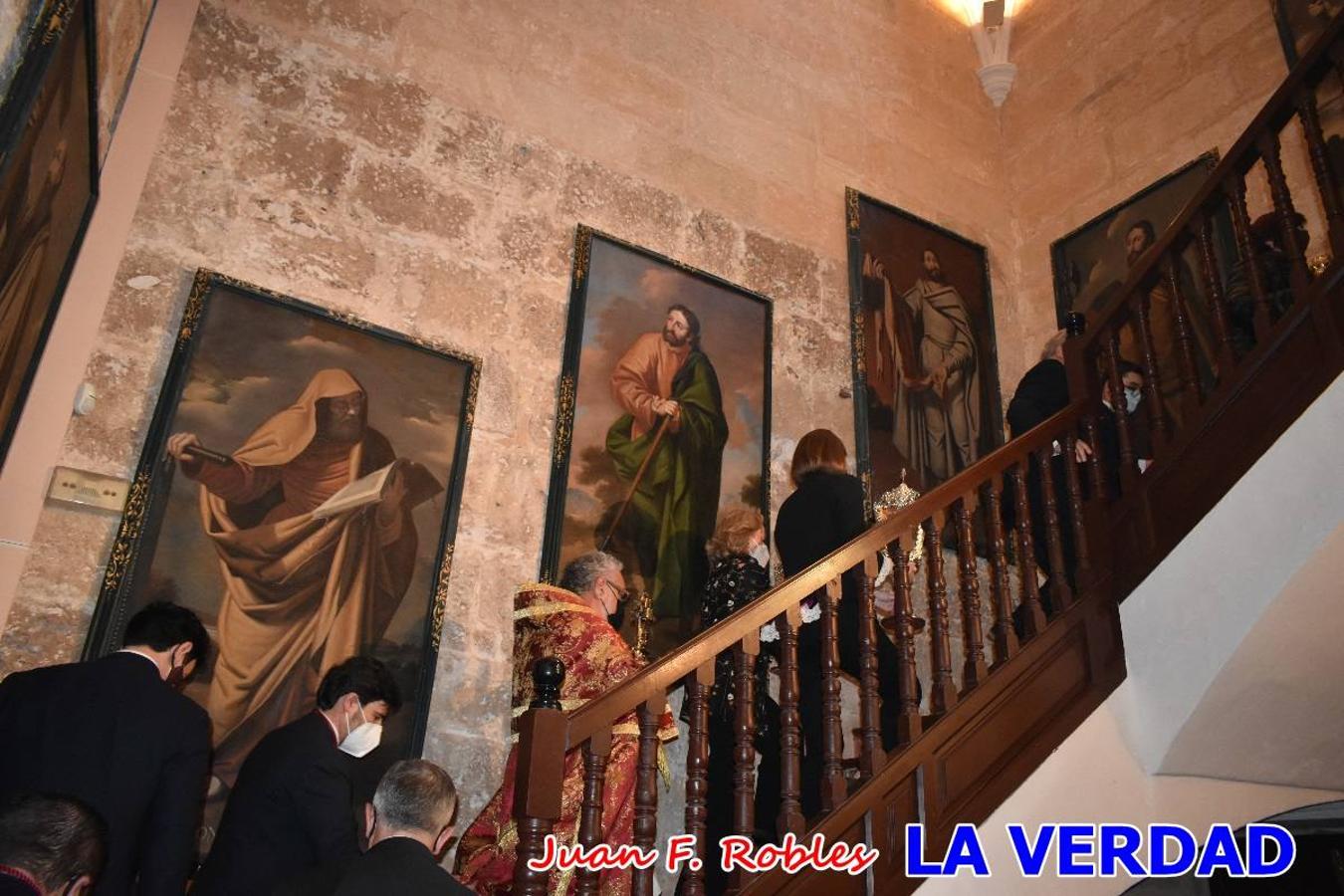 La basílica de la Vera Cruz volvió a acoger el ritual de la Bendición de la Naturaleza con la Sagrada Reliquia. La ceremonia se ha realizado esta tarde y se ha iniciado en el interior del templo para trasladarse después a la Capilla de los Conjuros. 