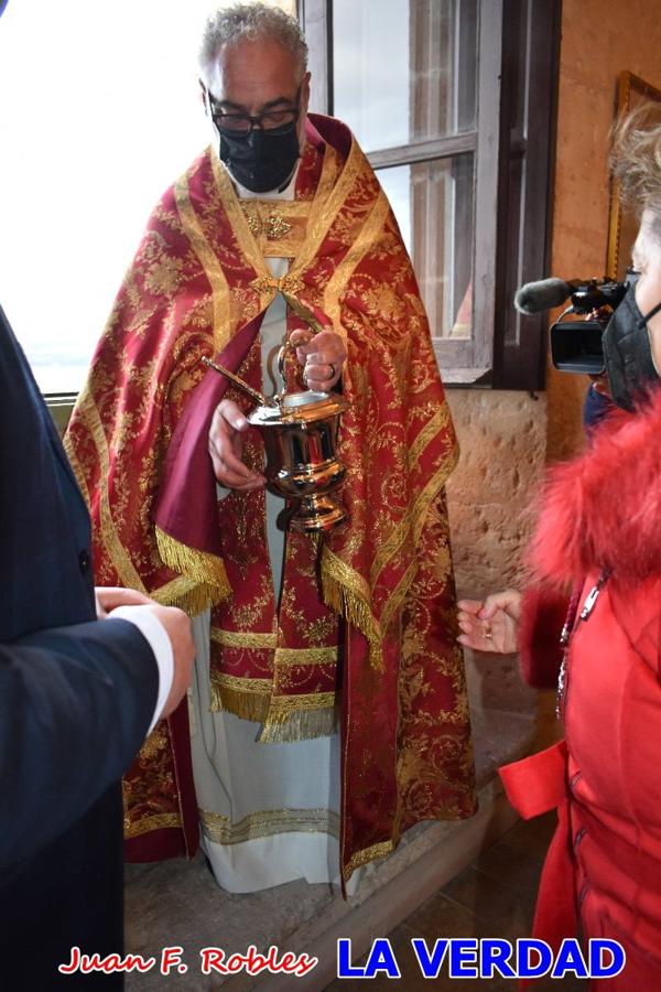 La basílica de la Vera Cruz volvió a acoger el ritual de la Bendición de la Naturaleza con la Sagrada Reliquia. La ceremonia se ha realizado esta tarde y se ha iniciado en el interior del templo para trasladarse después a la Capilla de los Conjuros. 