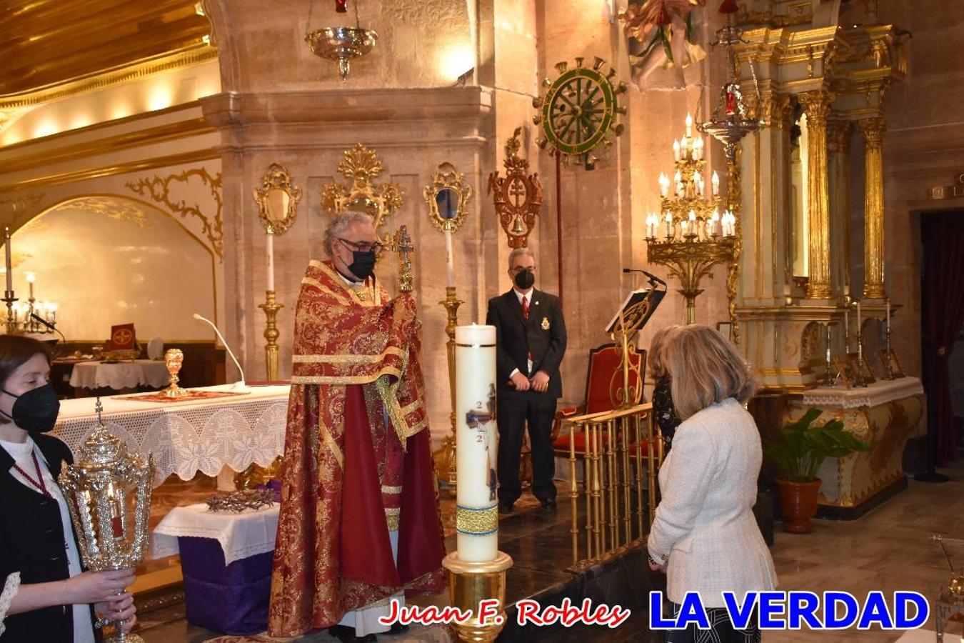 La basílica de la Vera Cruz volvió a acoger el ritual de la Bendición de la Naturaleza con la Sagrada Reliquia. La ceremonia se ha realizado esta tarde y se ha iniciado en el interior del templo para trasladarse después a la Capilla de los Conjuros. 