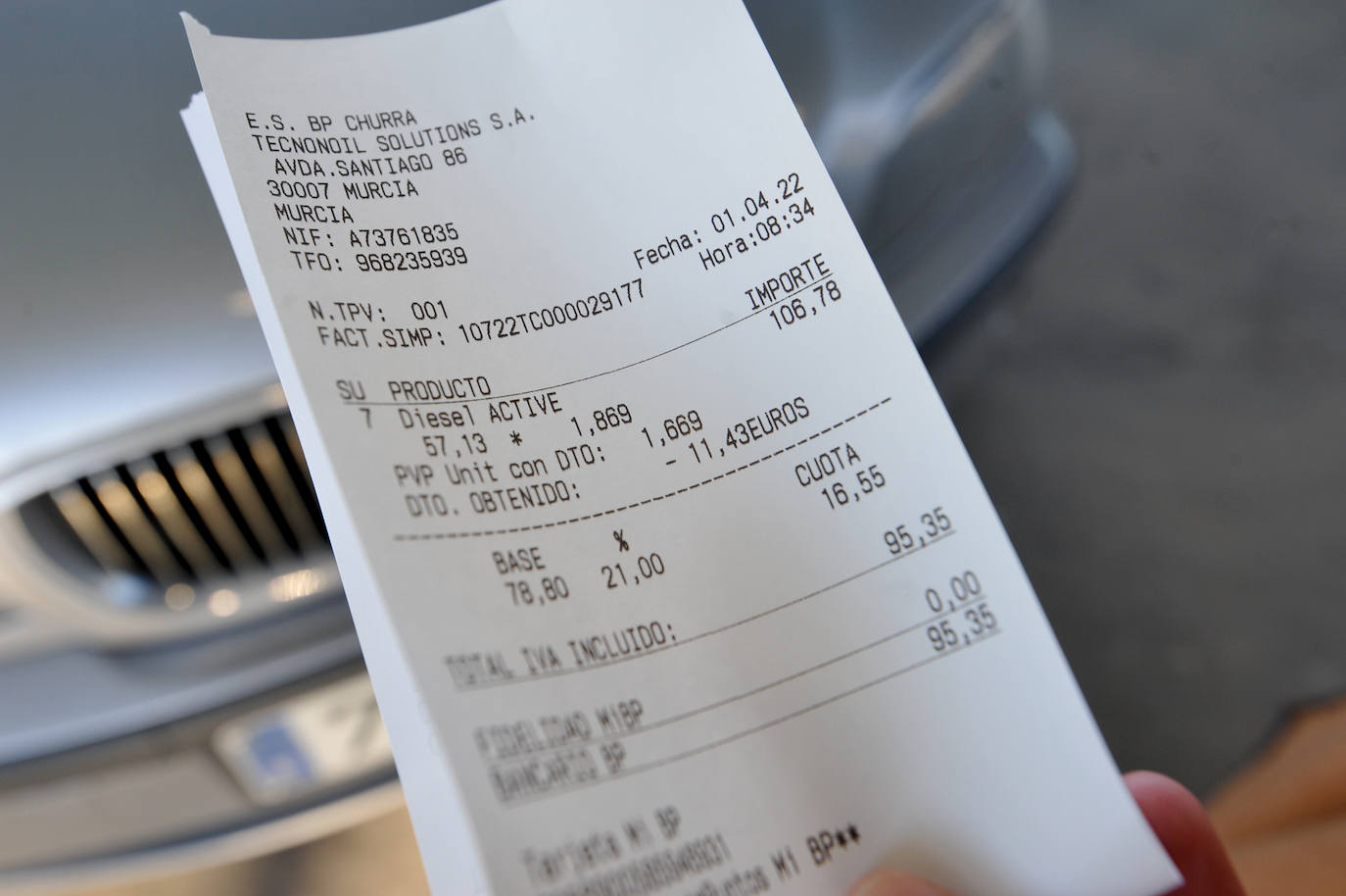 Fotos: Las gasolineras inician la rebaja de los combustibles en pie de guerra