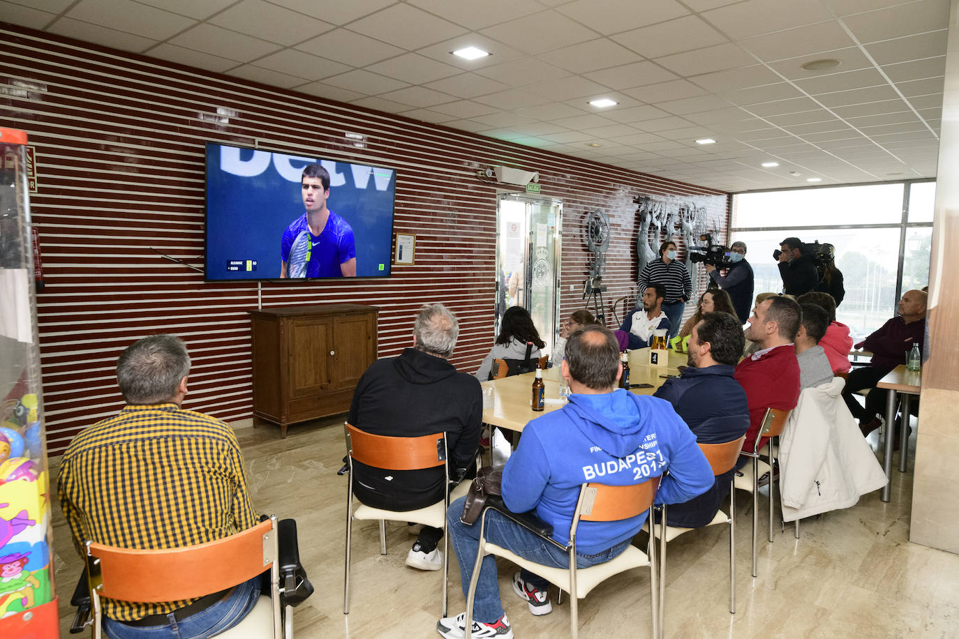 Fotos: Así vivieron la victoria de Carlos Alcaraz en club de campo tenis de El Palmar