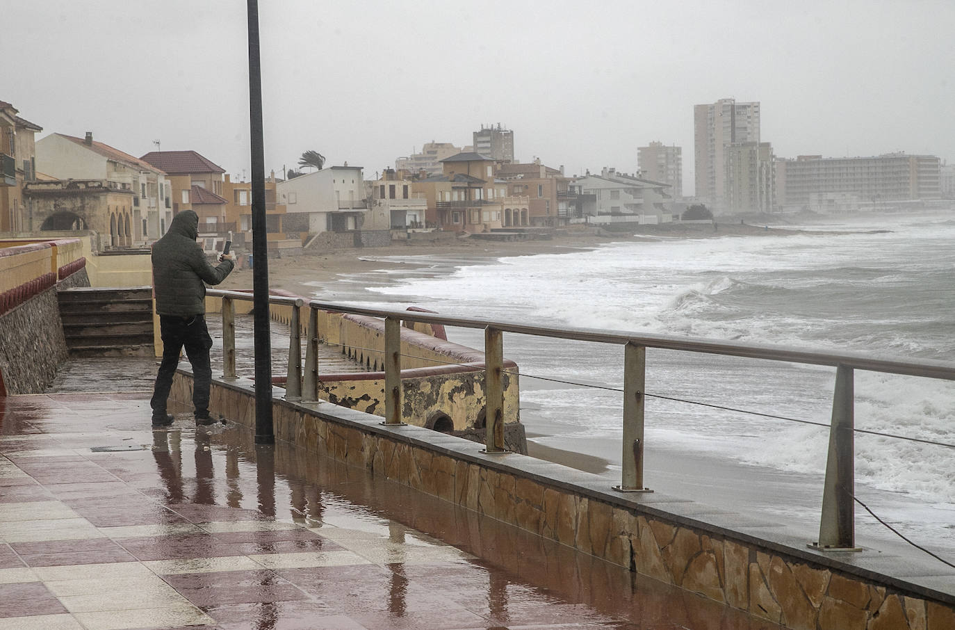 Fotos: El temporal causa daños graves en el paseo marítimo de Cabo de Palos