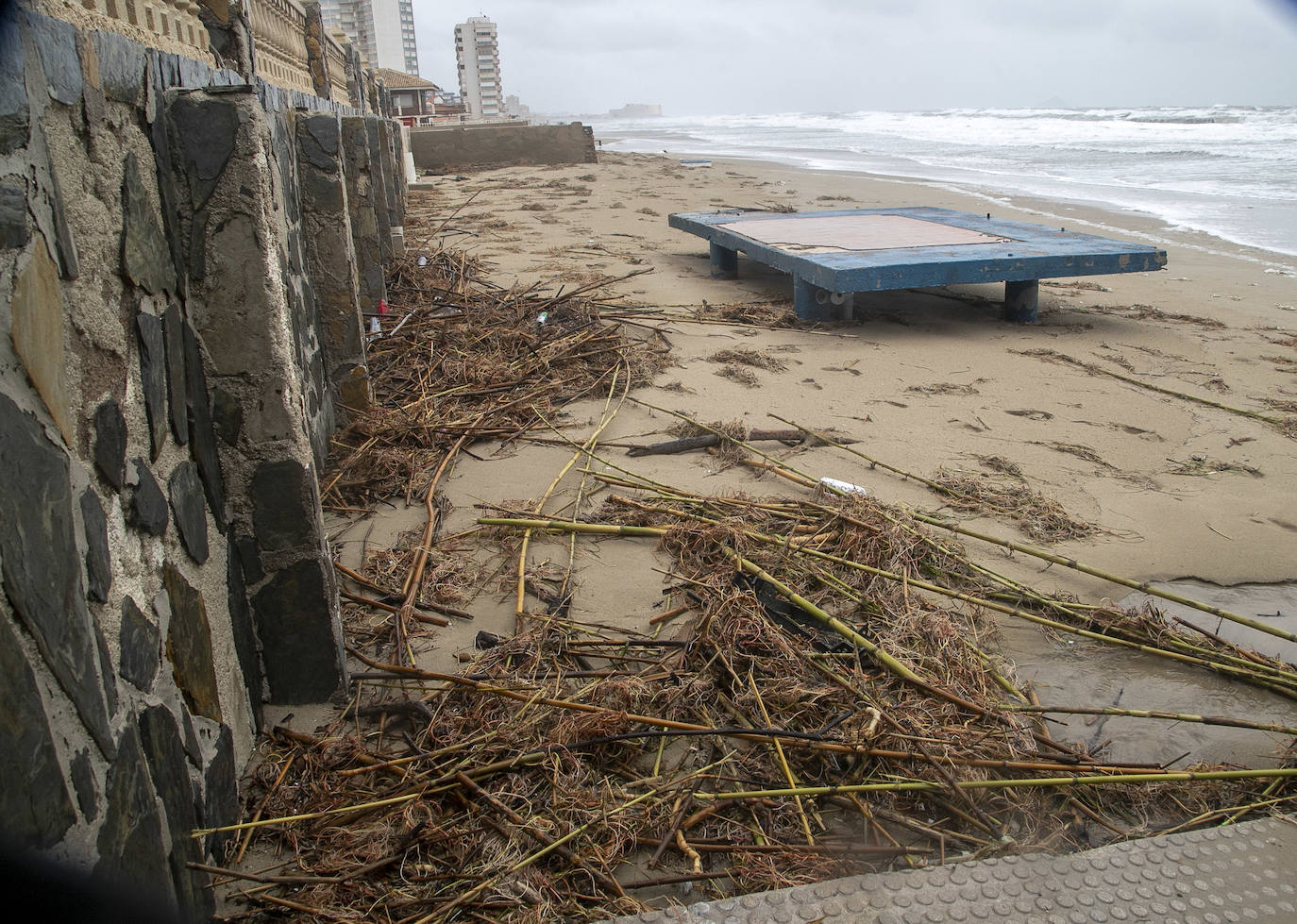 Fotos: El temporal causa daños graves en el paseo marítimo de Cabo de Palos