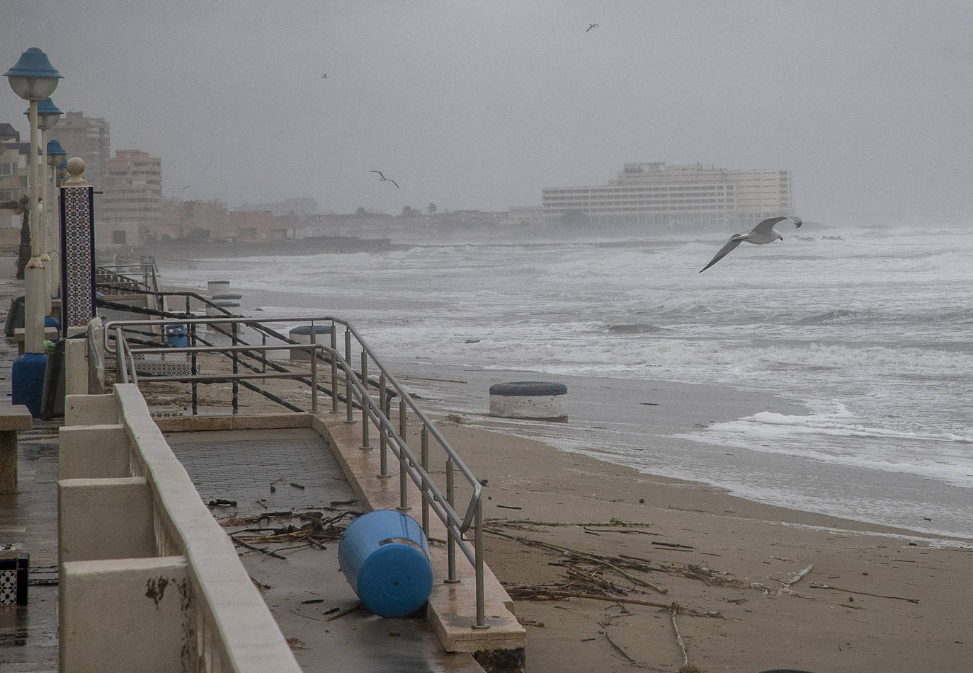 Fotos: El temporal causa daños graves en el paseo marítimo de Cabo de Palos