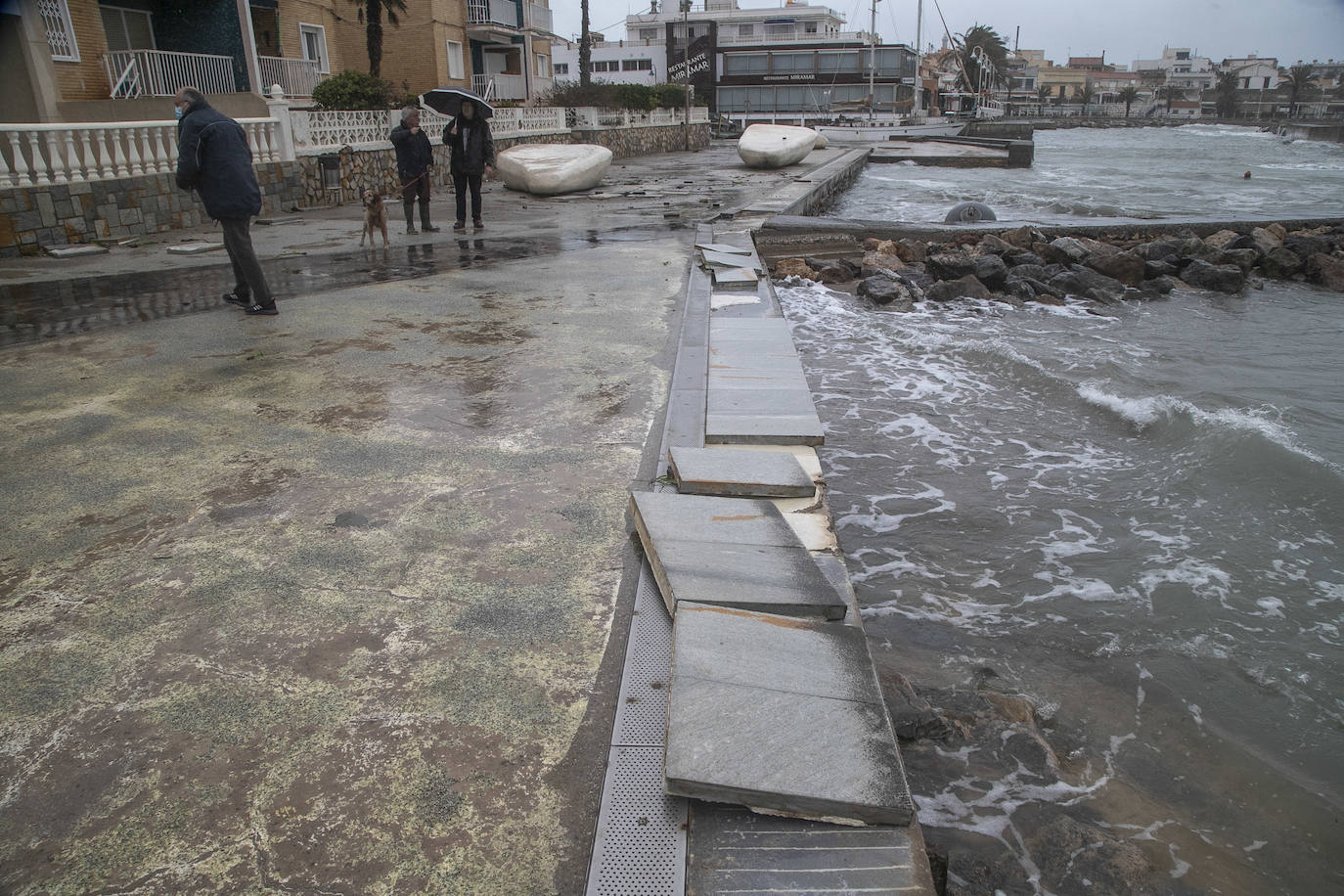 Fotos: El temporal causa daños graves en el paseo marítimo de Cabo de Palos