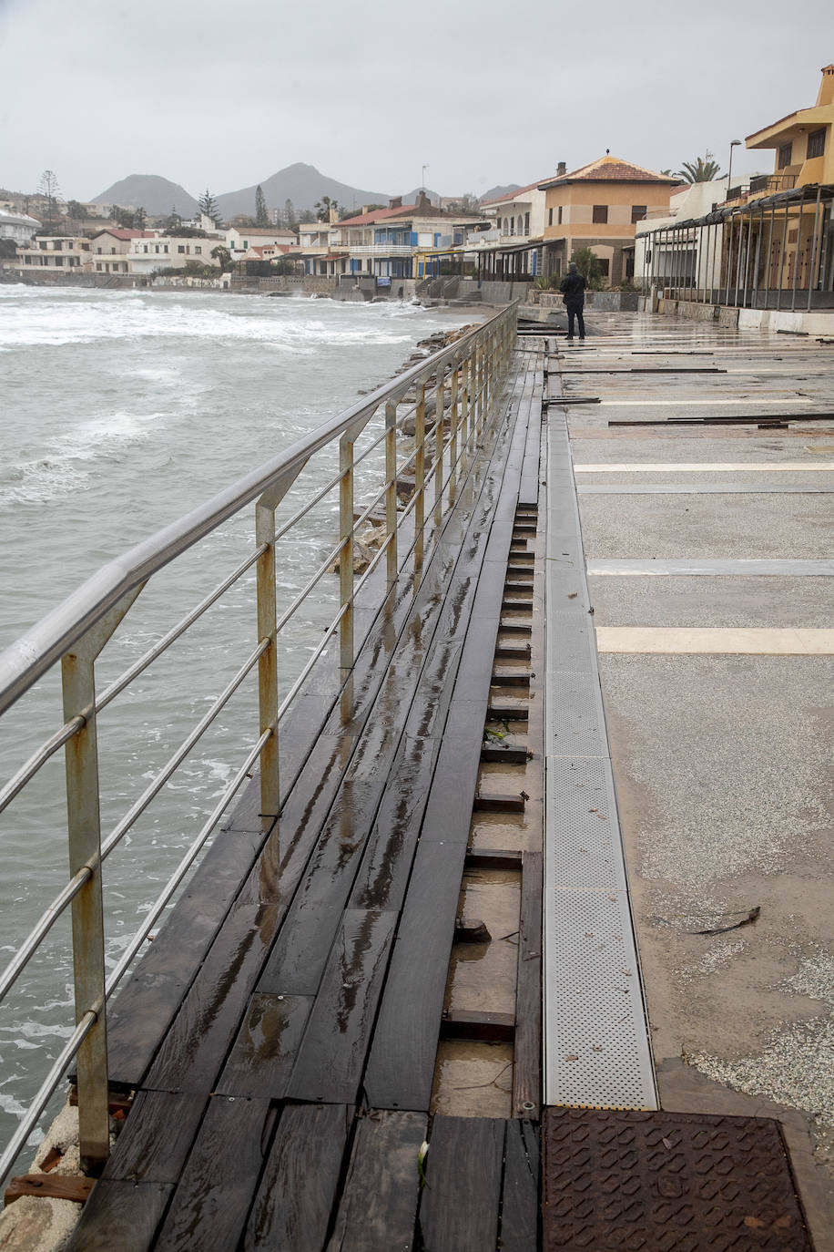 Fotos: El temporal causa daños graves en el paseo marítimo de Cabo de Palos