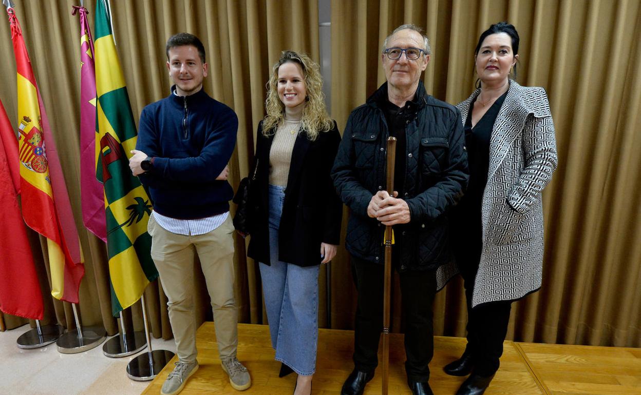 Antonio Soto junto a su equipo de vocales en el pleno extraordinario de El Raal. 