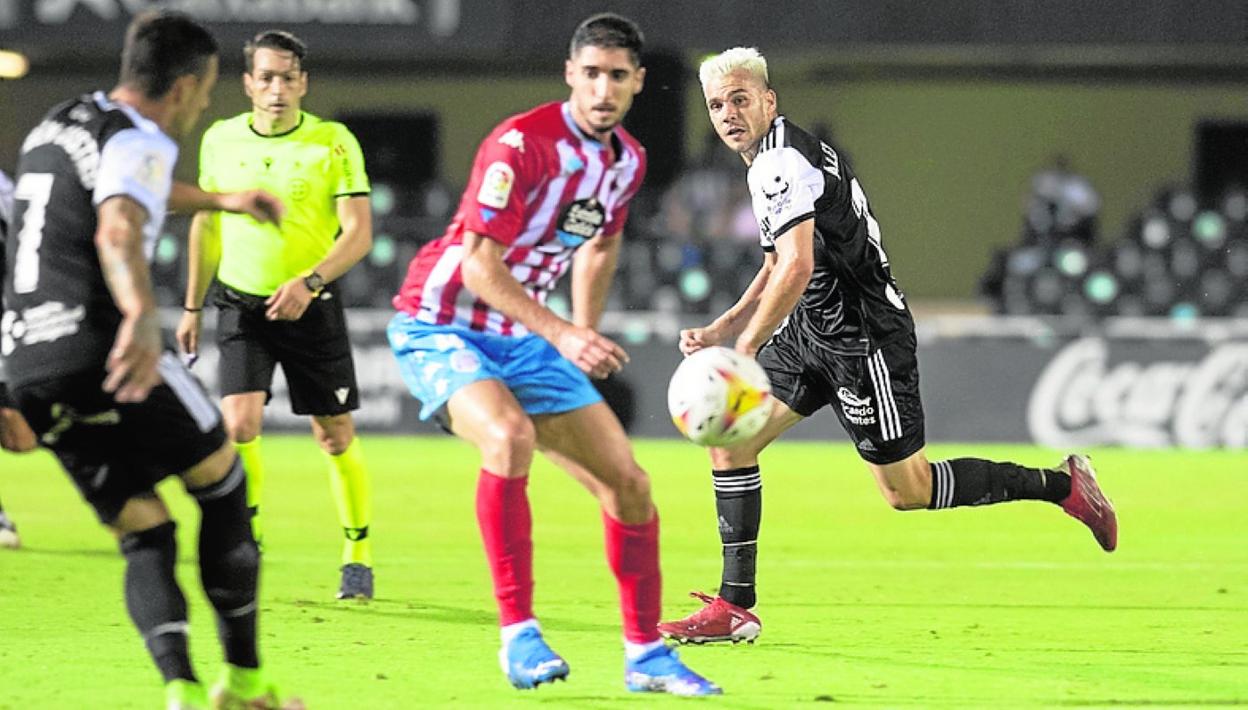 Juan Antonio Ros, entre Rubén Castro y Gallar, en el Cartagonova. 