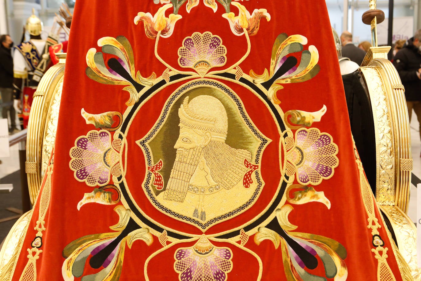 Fotos: Judit lidera los estrenos del Paso Blanco en la Semana Santa de Lorca