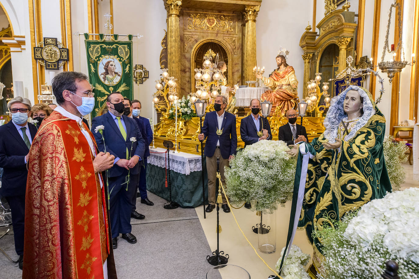 Fotos: La iglesia de San Pedro Apóstol celebra el desdencimiento del Cristo de la Esperanza