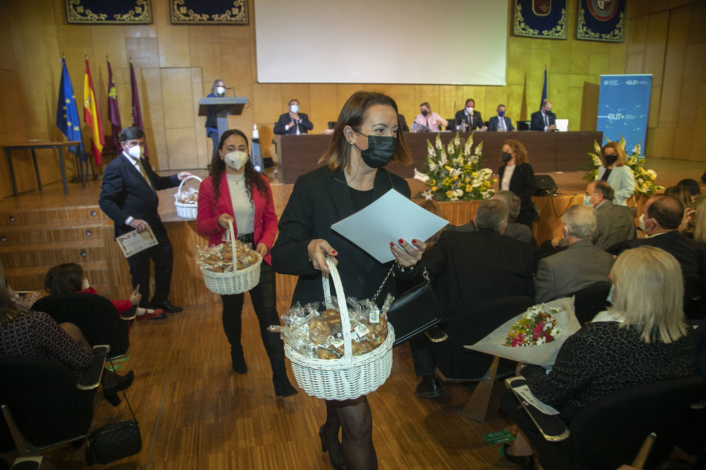 Fotos: El Cabildo de las Monas de la Cofradía del Resucitado de Cartagena, en imágenes