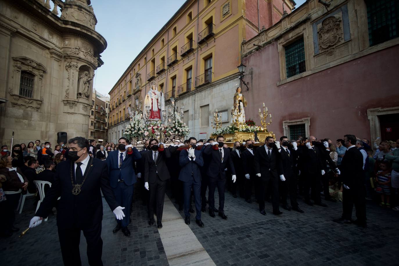 Fotos: Encuentro de Nuestro Padre Jesús de la Merced en la plaza Cardenal Belluga de Murcia, en imágenes