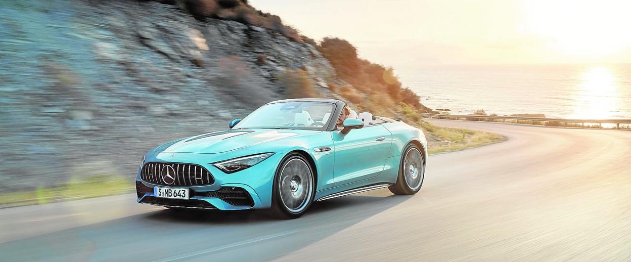 Exterior e interior del Mercedes-AMG SL 43. 