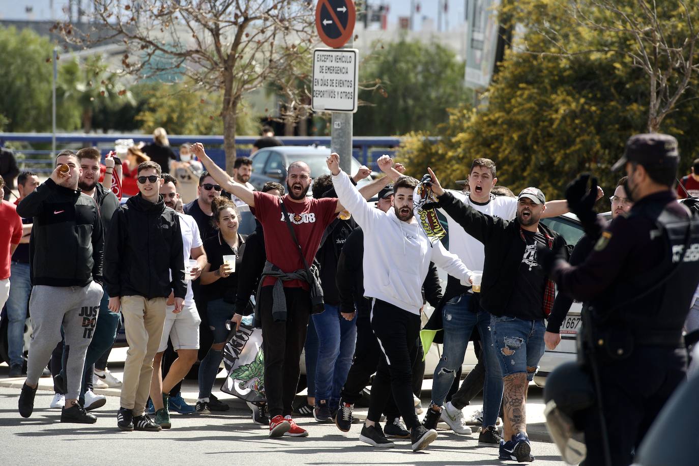 Fotos: El recibimiento de los aficionados al Real Murcia antes del partido contra el Hércules de Alicante
