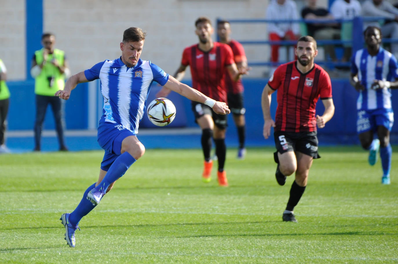 Fotos: El Águilas sale del infierno (Águilas 2, La Nucía 0)