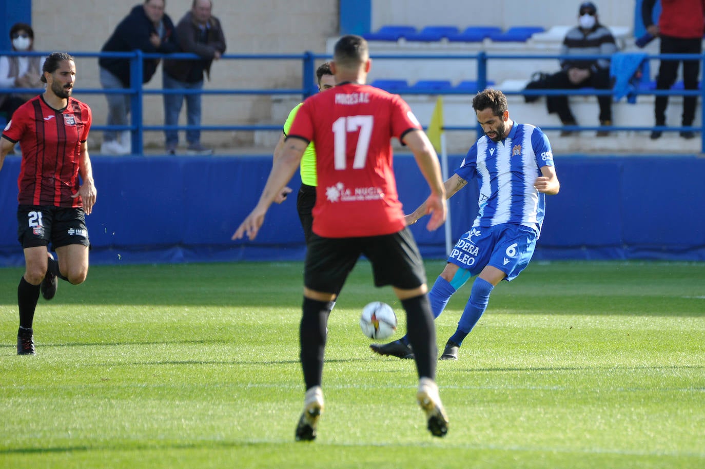 Fotos: El Águilas sale del infierno (Águilas 2, La Nucía 0)