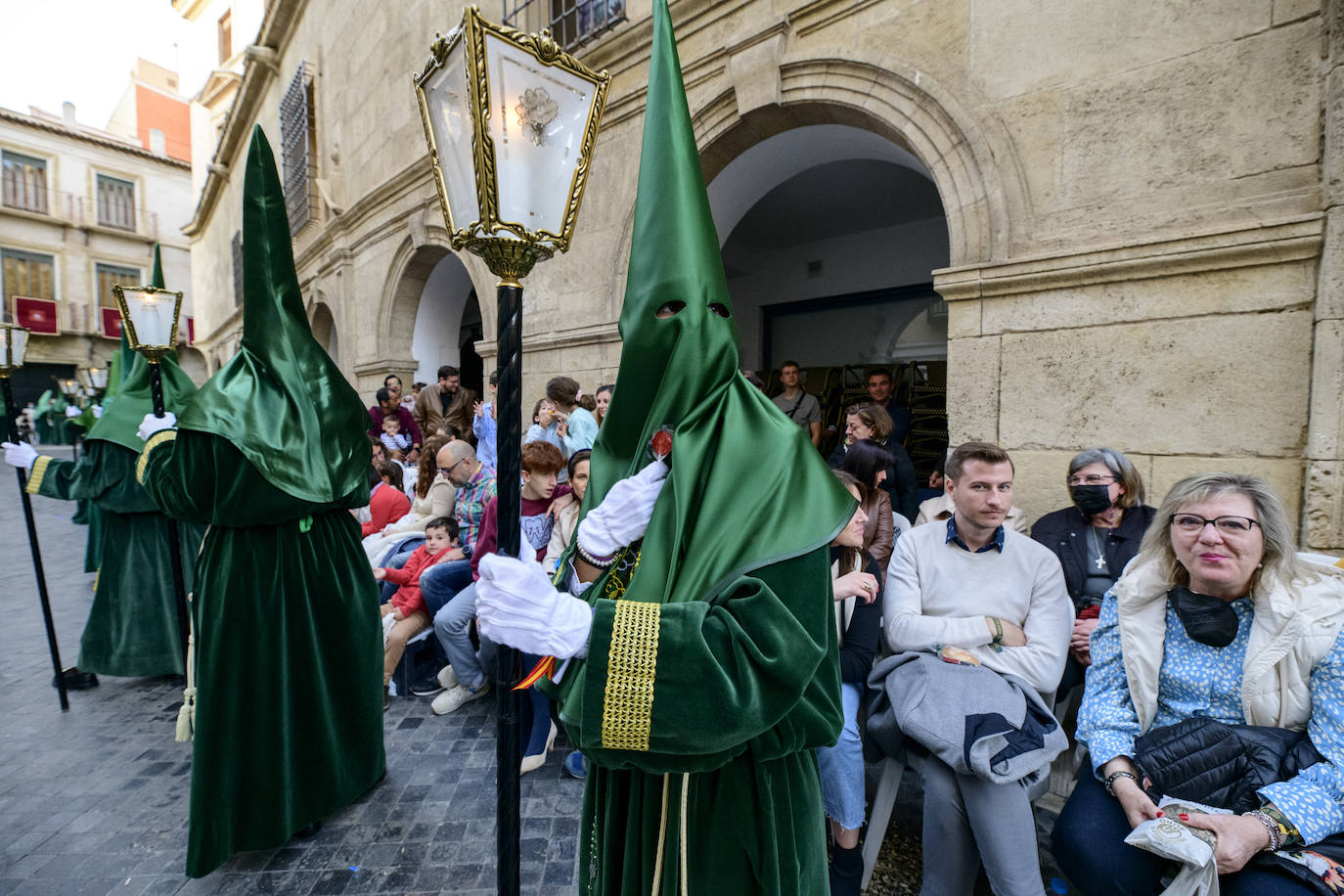 Fotos: Túnicas verdes por San Pedro