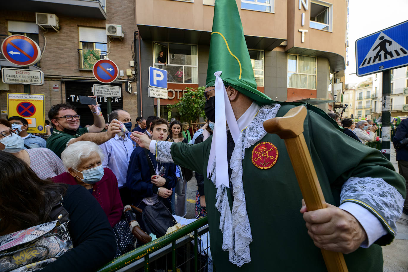 Fotos: Túnicas verdes por San Pedro