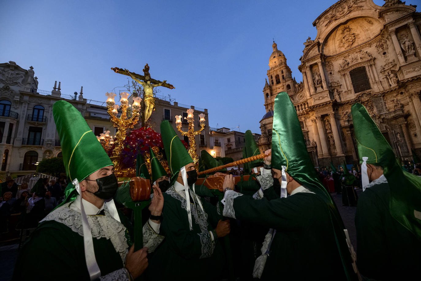 Fotos: Túnicas verdes por San Pedro