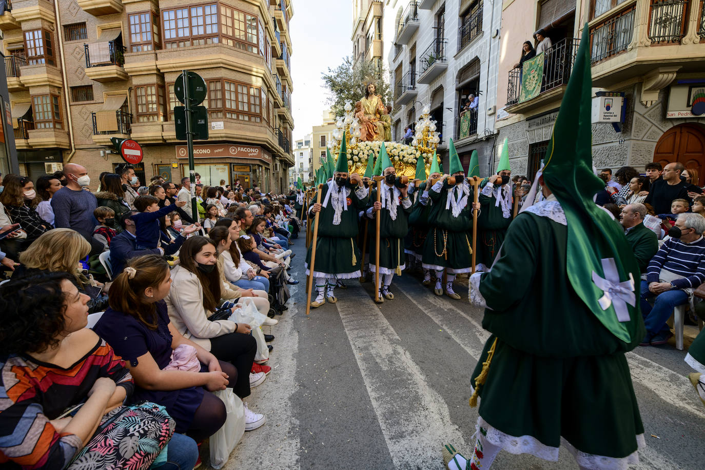 Fotos: Túnicas verdes por San Pedro