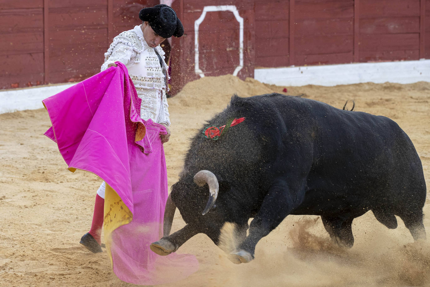 Fotos: Puerta grande para Ureña y Galdós en Yecla