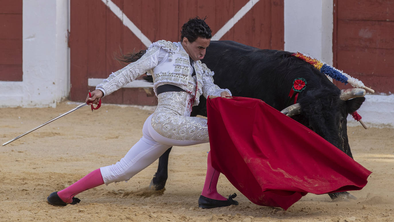 Fotos: Puerta grande para Ureña y Galdós en Yecla