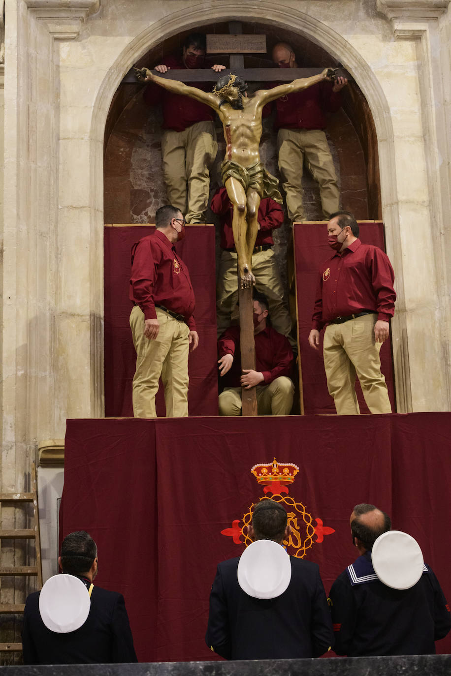 Fotos: Descendimiento del Cristo del Perdón en la iglesia de San Antolín de Murcia