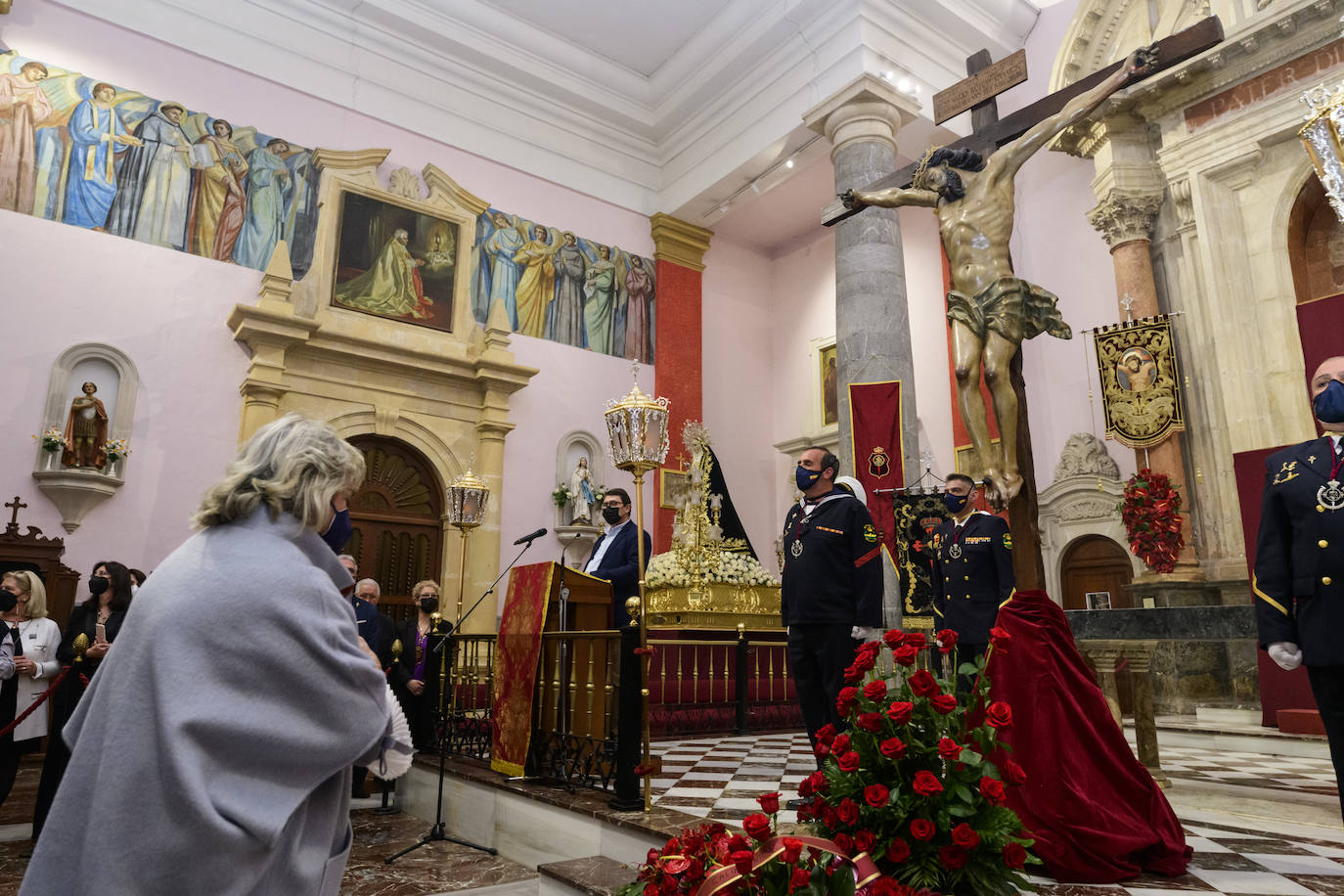 Fotos: Descendimiento del Cristo del Perdón en la iglesia de San Antolín de Murcia