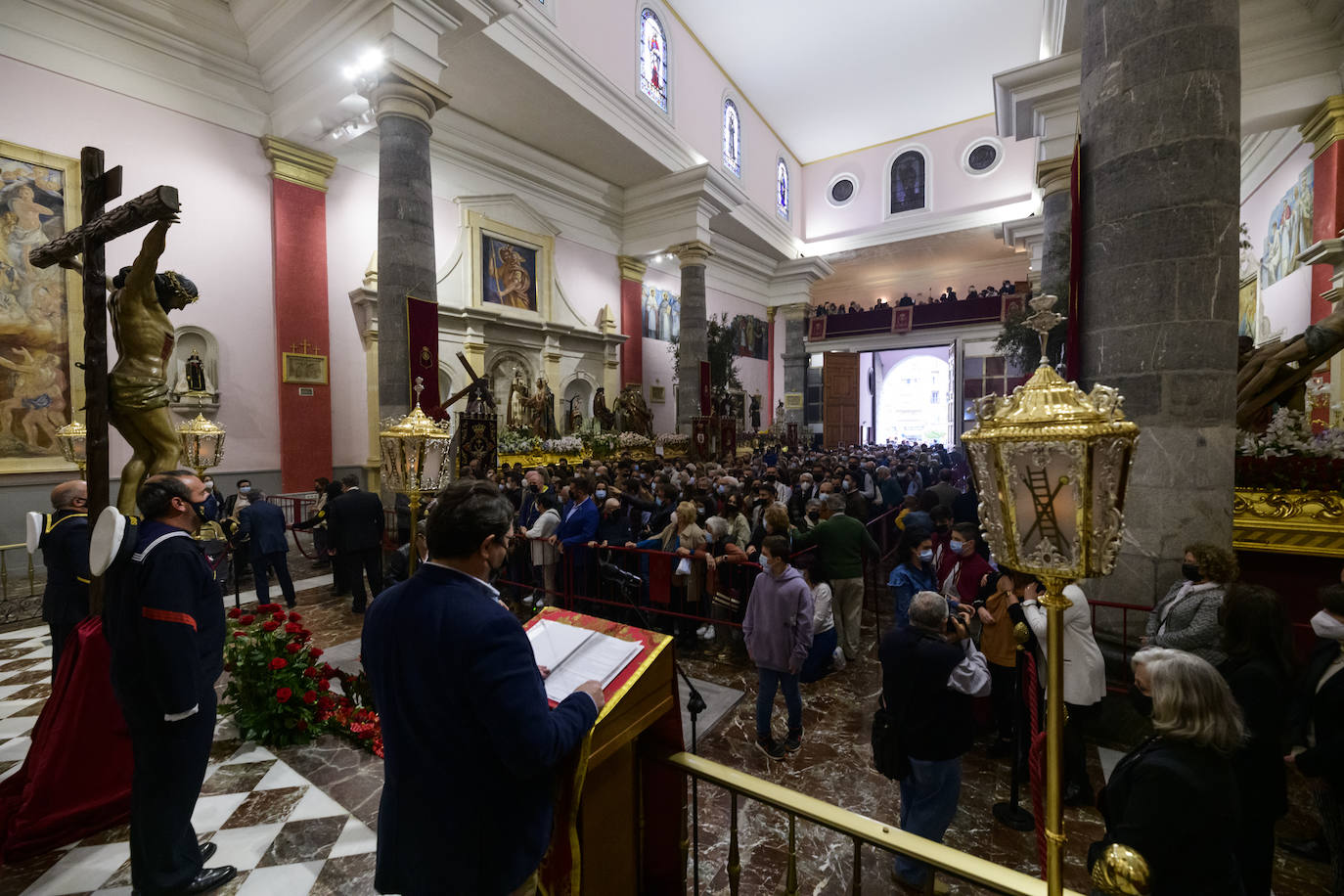 Fotos: Descendimiento del Cristo del Perdón en la iglesia de San Antolín de Murcia