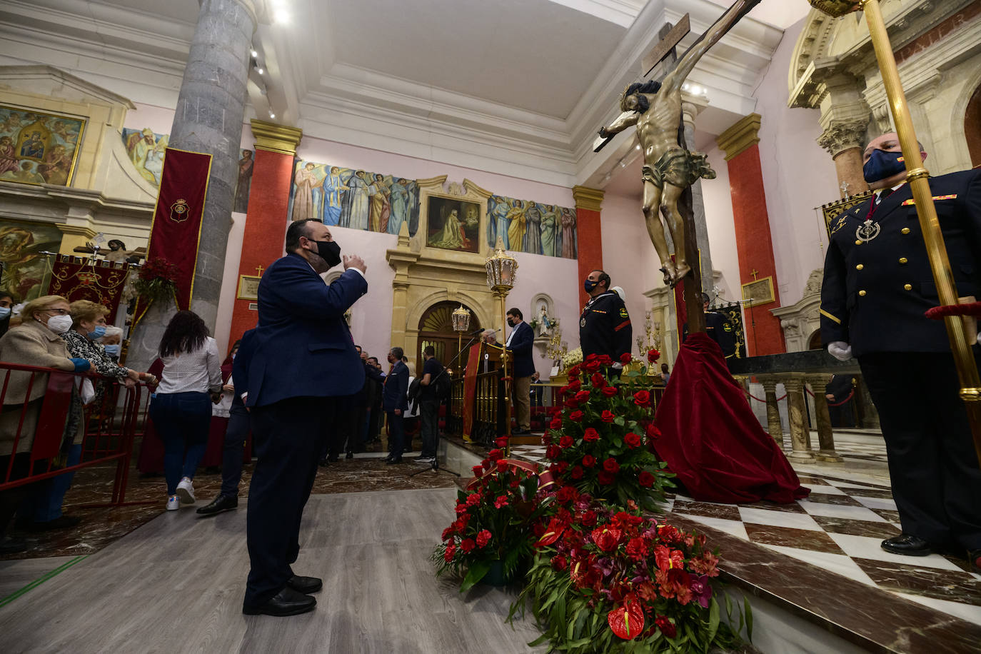 Fotos: Descendimiento del Cristo del Perdón en la iglesia de San Antolín de Murcia