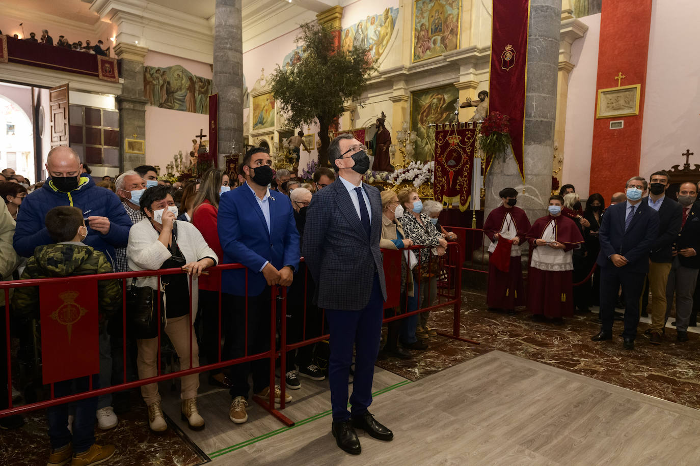 Fotos: Descendimiento del Cristo del Perdón en la iglesia de San Antolín de Murcia