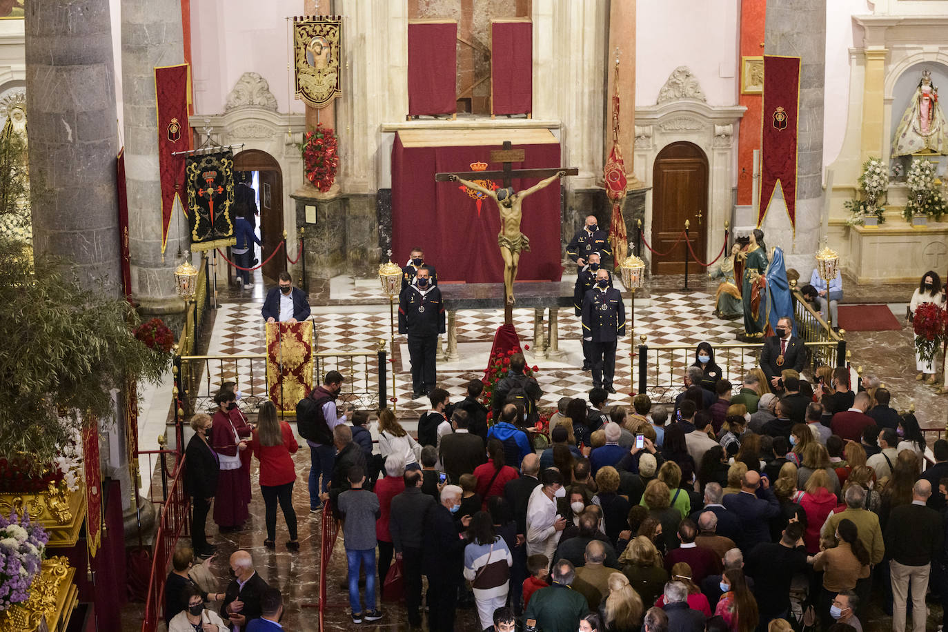 Fotos: Descendimiento del Cristo del Perdón en la iglesia de San Antolín de Murcia