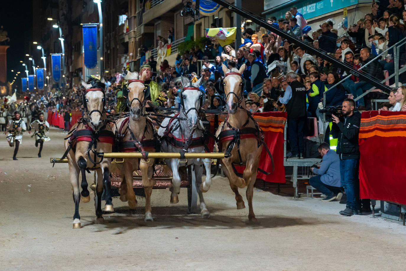 Fotos: El pueblo hebreo llena de júbilo la carrera en la noche del Domingo de Ramos en Lorca