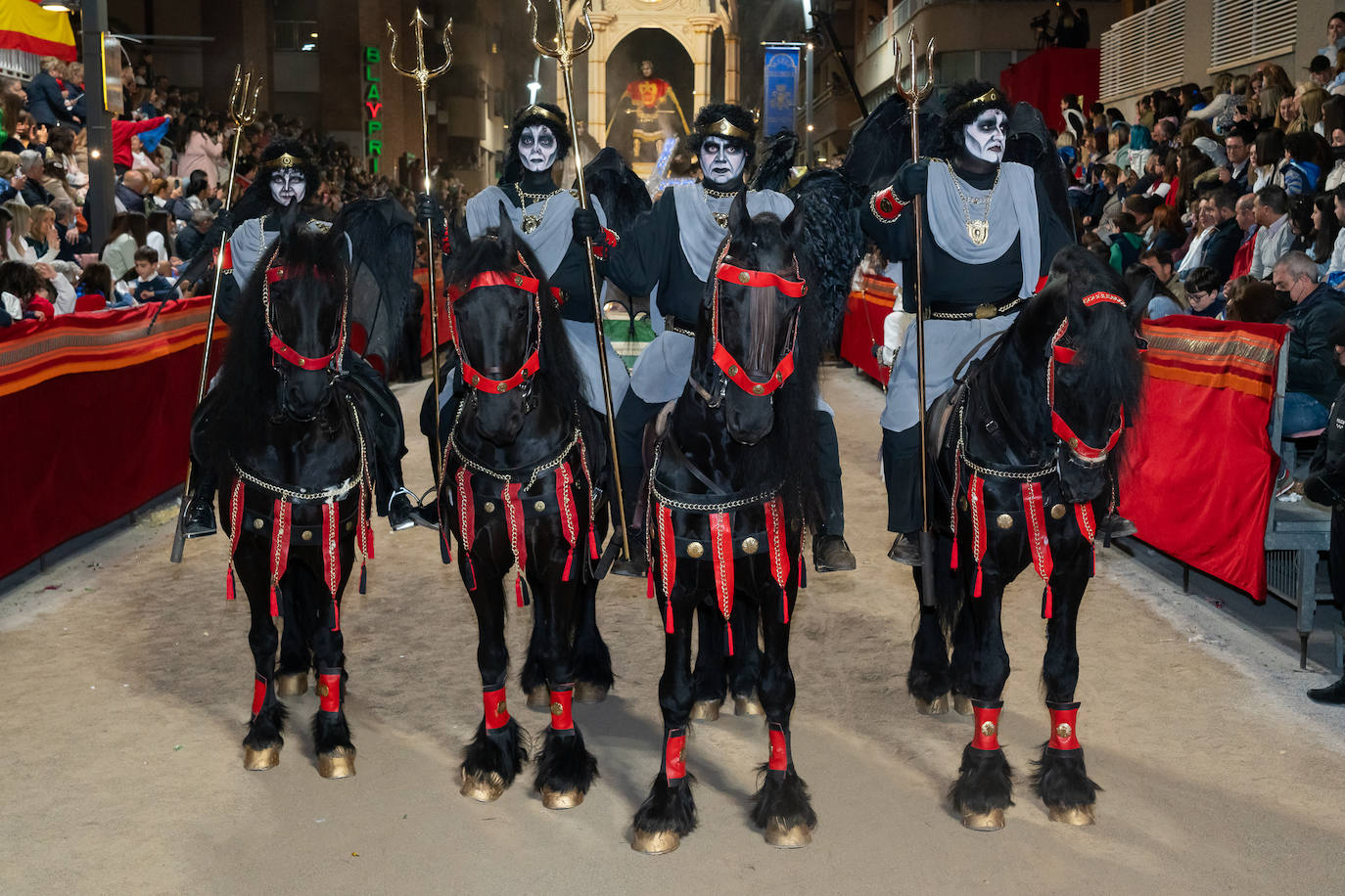 Fotos: El pueblo hebreo llena de júbilo la carrera en la noche del Domingo de Ramos en Lorca