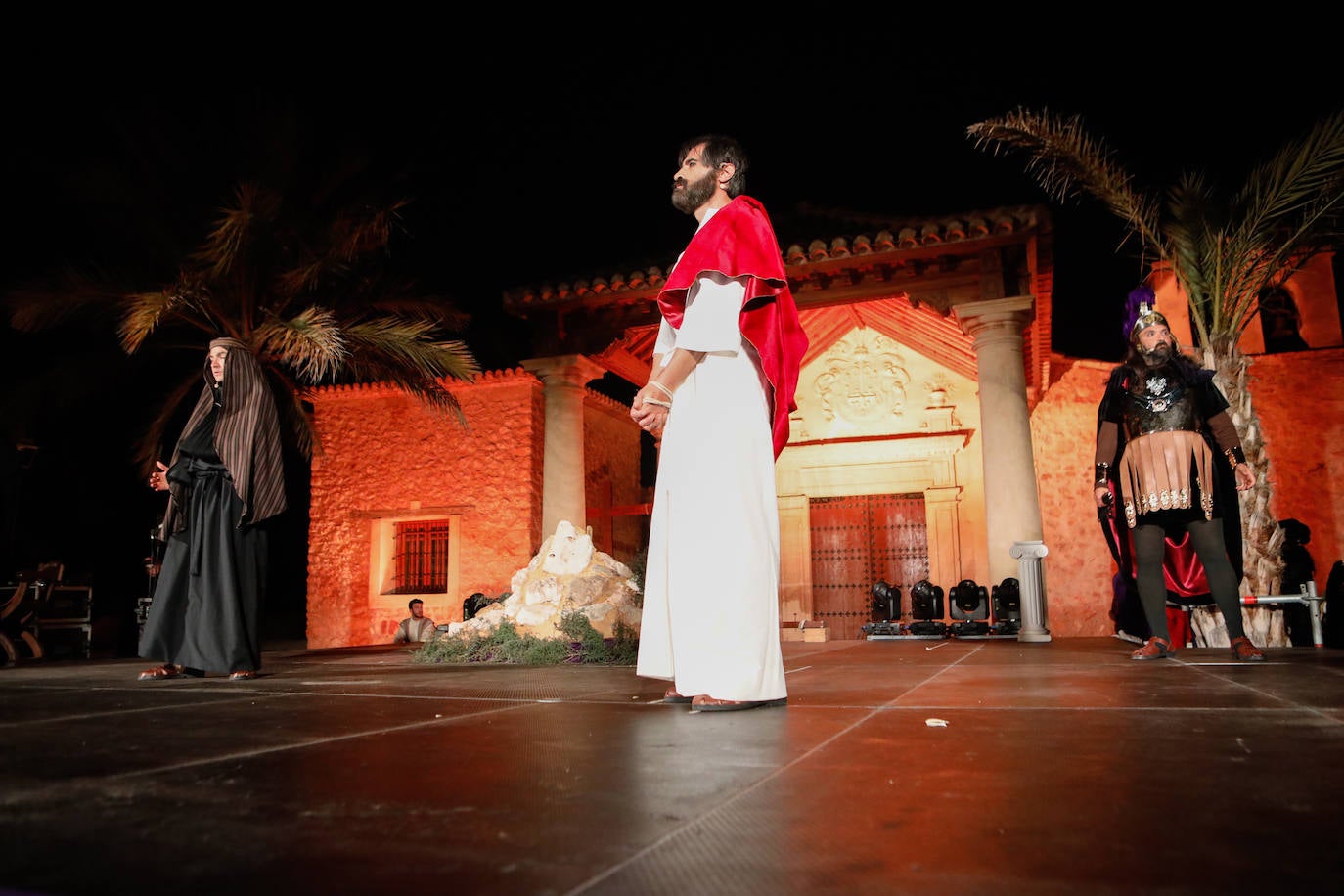 Fotos: Las imágenes del vía crucis del Lunes Santo en Lorca