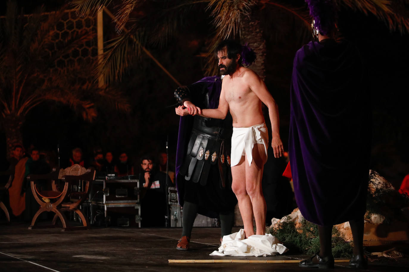 Fotos: Las imágenes del vía crucis del Lunes Santo en Lorca