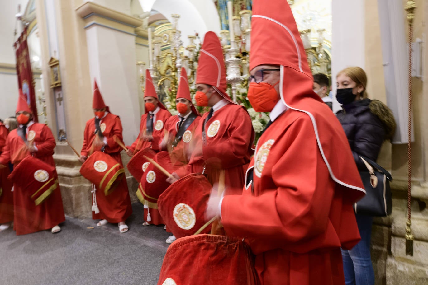 Fotos: La lluvia obliga a los &#039;coloraos&#039; a suspender la procesión del Miércoles Santo en Murcia