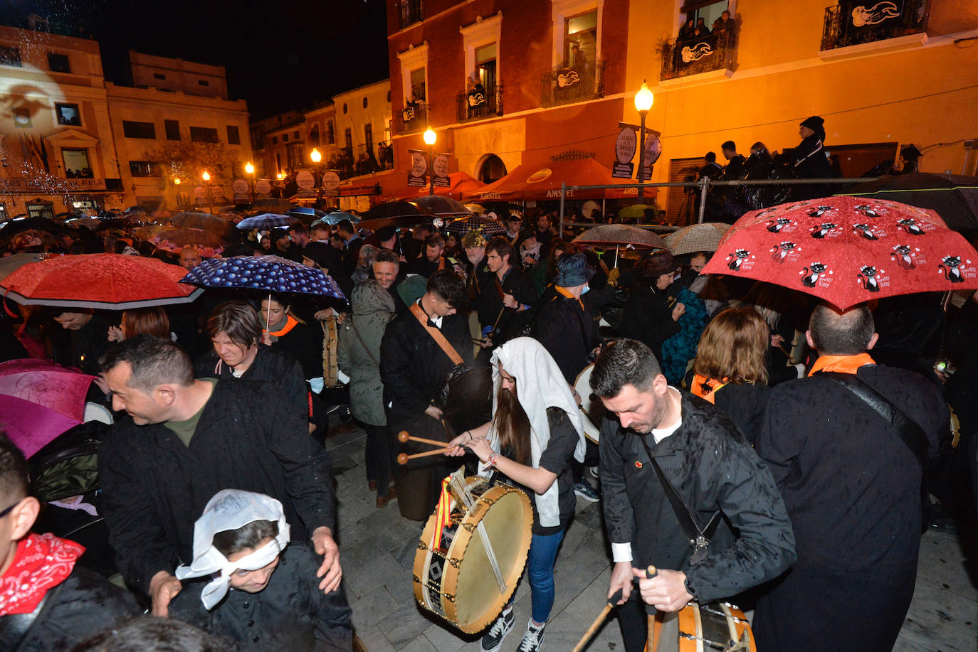 Fotos: La tamborada puede con la lluvia en Mula