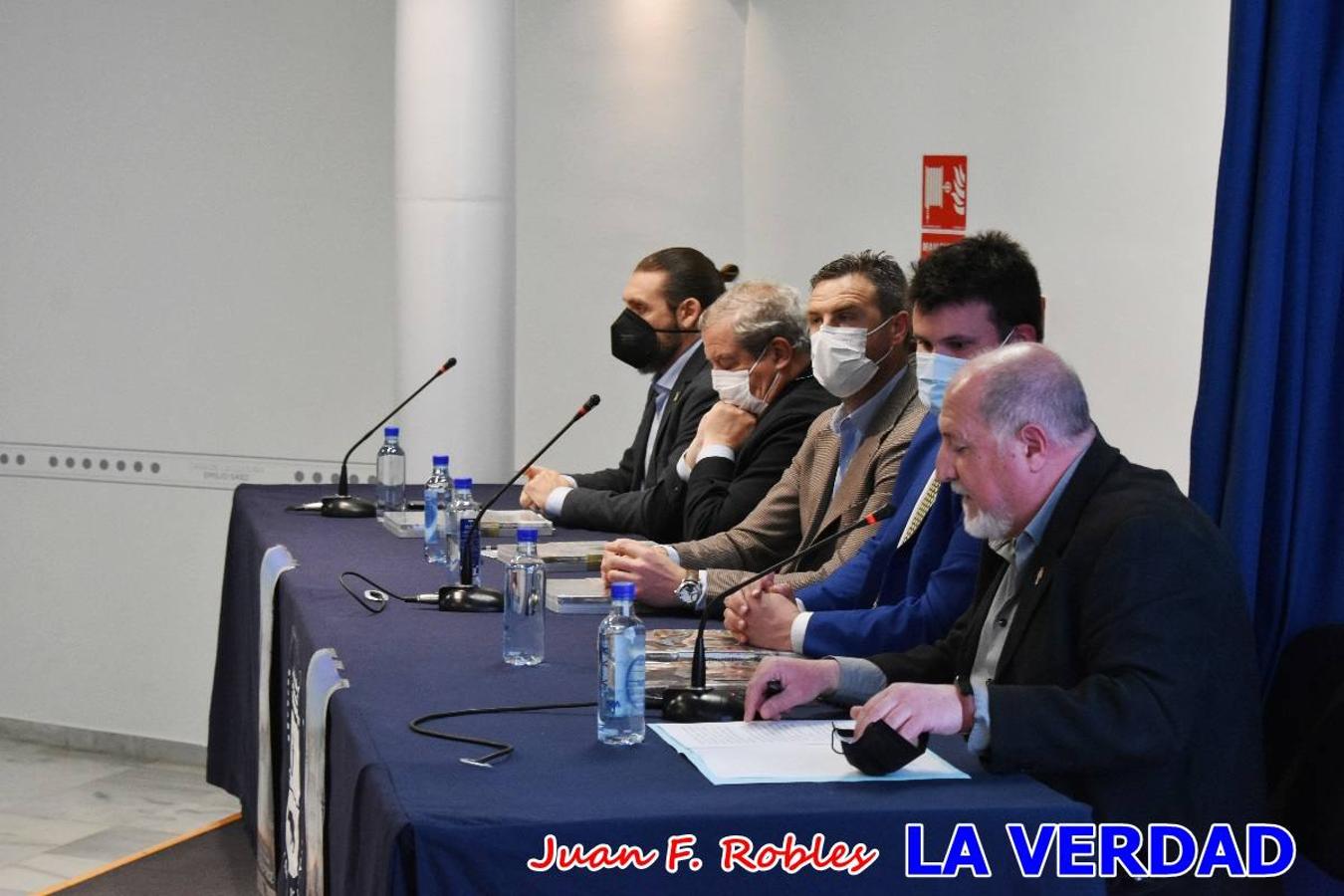 La Casa de Cultura «Emilio Sáez» de Caravaca de la Cruz acogió anoche la presentación de la Revista de Fiestas 2022, que ha sido diseñada por Láser-Fotógrafos. 